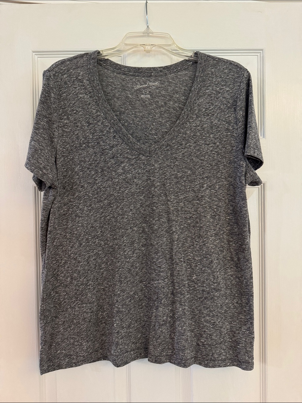 Universal Thread Women's V-Neck Tee - Heather Charcoal. Women’s Large.
